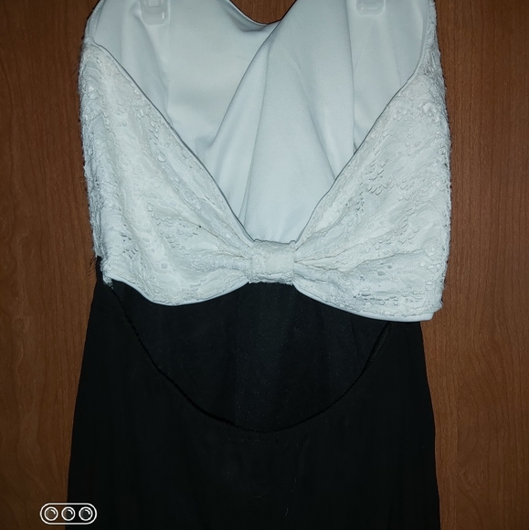 Backless / strapless Dress - Picture 2 of 2